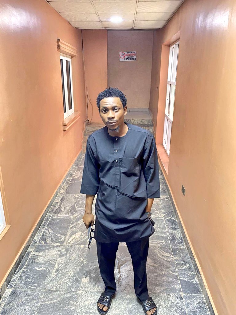 Isthatnaija's tweet image. 2025 what a year to REMEMBER! 2026 we go STRONGER.
Happy New Year 🎊🎊🎊 
BTW I'm a #NATIVEMODEL, incase anybody is out there looking for model😂.
#HappyNewYear #2026