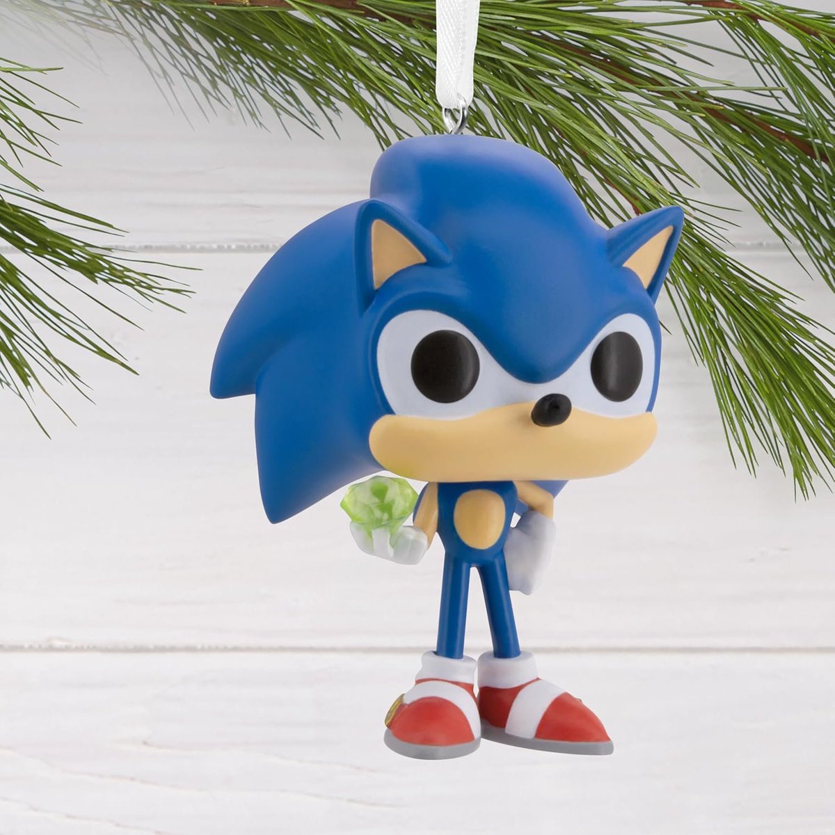 Wario64's tweet image. Hallmark Sonic The Hedgehog with Emerald Funko POP! Christmas Ornament is $3.26 on Amazon amzn.to/3KUy6pR #ad