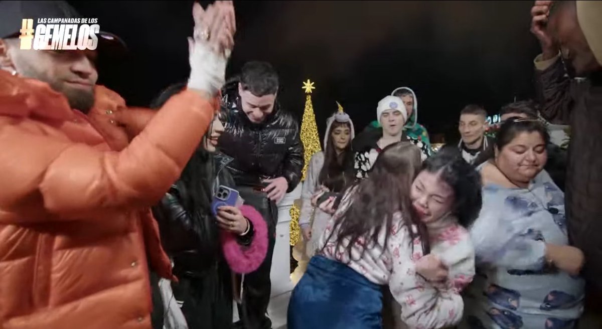 MARRASH GANADORAAAAAAA 
LE GANAMOS A LA GORDAAA

*Nissy festejando con ella despues de matarse**
 #LasCampanadasDeLosGemelos