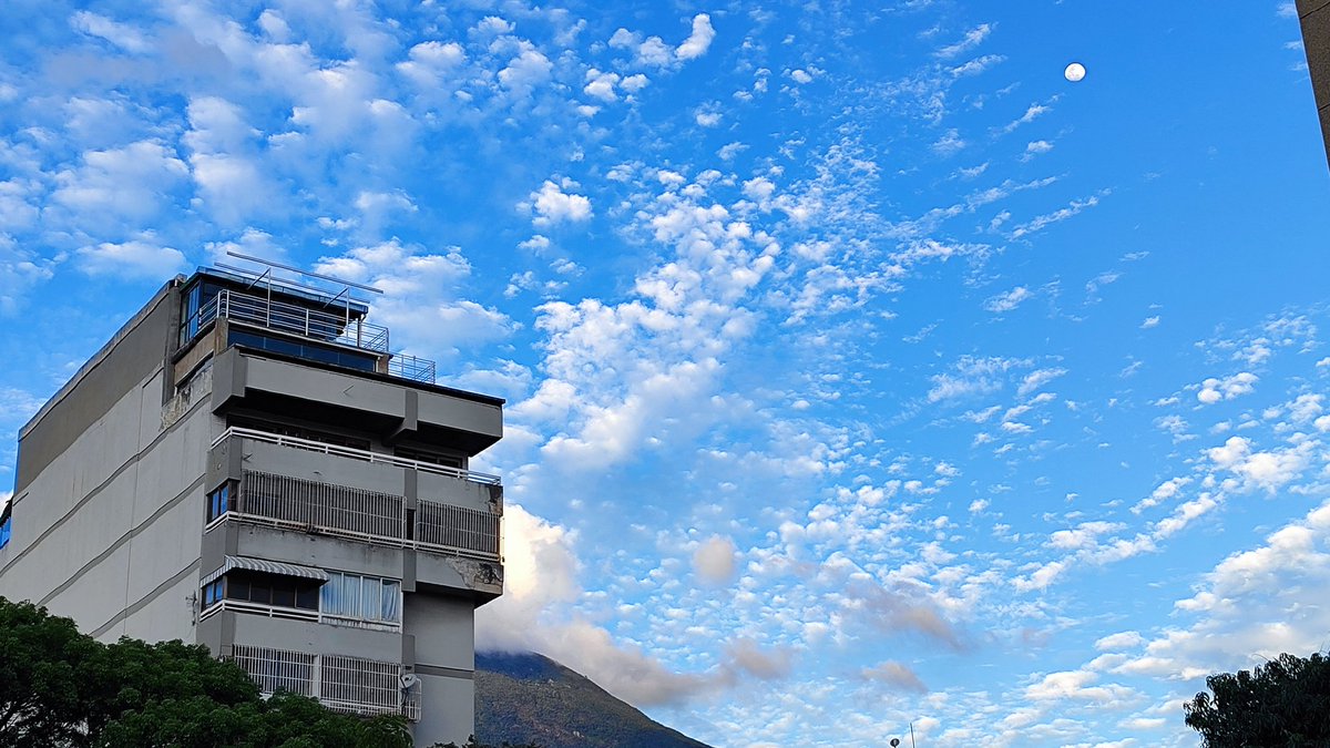 Caracas. Último atardecer 2025.