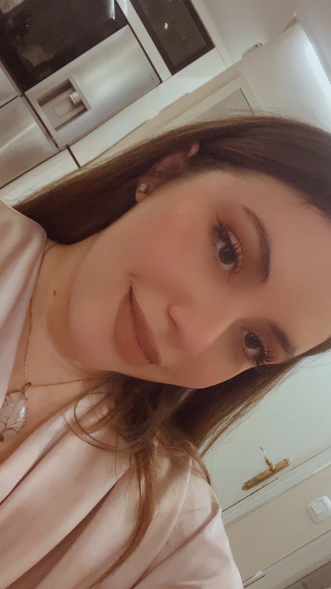 Feliz año nuevo mi gente bonita, por un año lleno de streams juntos ❤️❤️❤️❤️❤️❤️❤️❤️