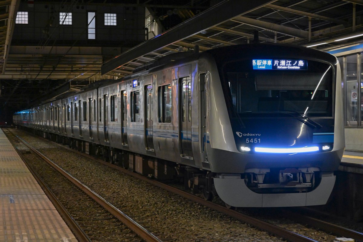 Bonchitetsu's tweet image. 2026.01.01(Thu.)

E62 8505(大~8151) 5051×10
E30 8153 3093×10
臨時各停•臨時急行 片瀬江ノ島行き

新年1発目の撮影でした。
相模大野で急行に種別変更するとはいえ
各停10両の片瀬江ノ島行きは新鮮w