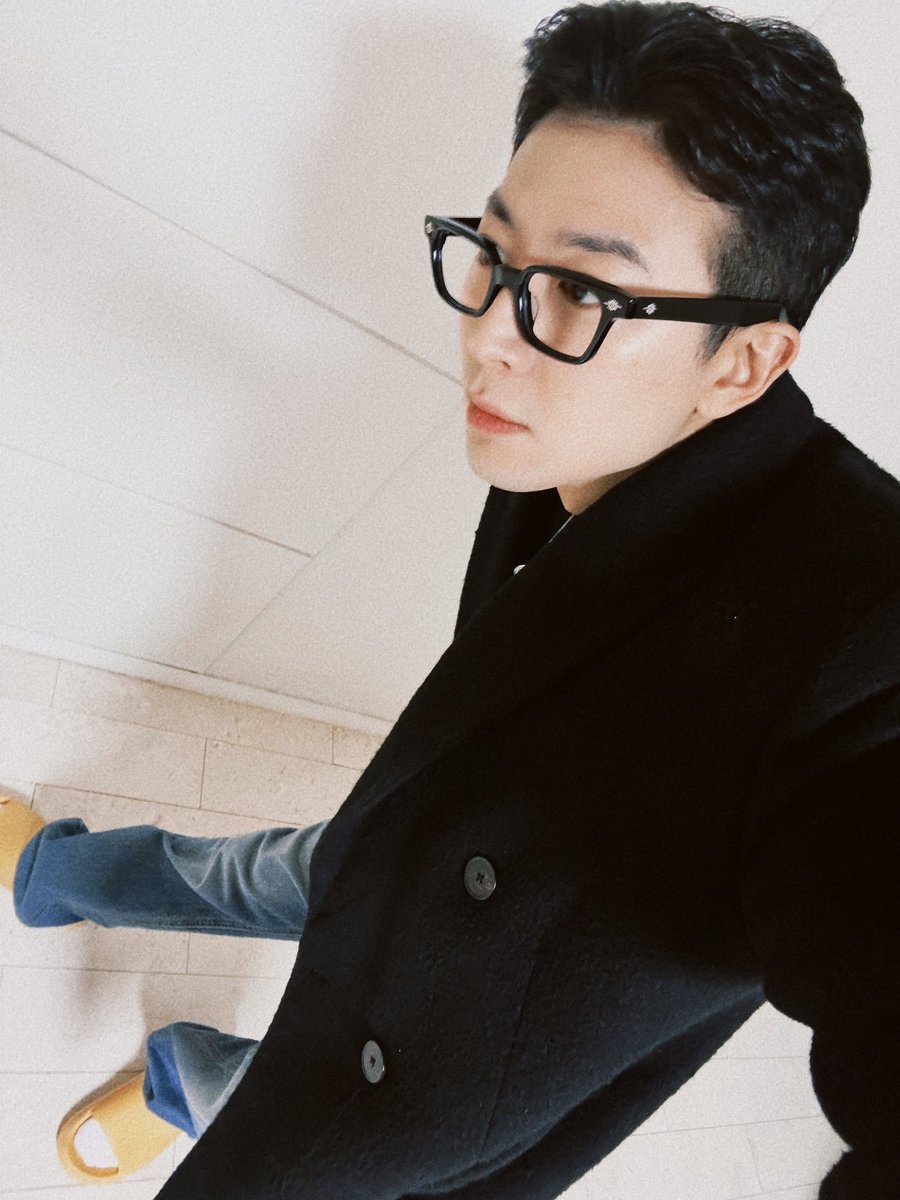 sssong6823's tweet image. 코닉이들, 2026년 새해 복 많이 받아요!!
이제 전역의 해가 밝았넹☀️
그동안 기다리느라 너무 고생 많았고,
이제 진짜 곧 전역이니까
기대하면서 지내다 보면 곧 만난다, 야르~~
여튼 코닉이들, 2026년 좋은 일들만 
가득하길 바라요! skrr~~