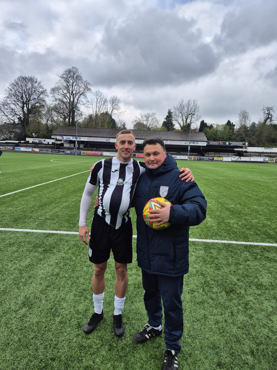 Miss_Hurley01's tweet image. Well @Ricardorees11, it's no surprise you're getting what you deserve! I was more shocked, that you were no longer wearing cut offs😂 You'll be missed, minus the time spent waiting for you with Jennifer🤣 Honestly though, you've been so much more than a player. So go smash it👊⚽️