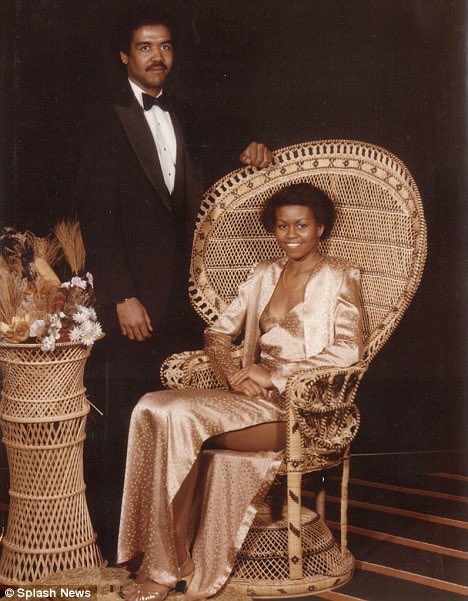 akafaceUS's tweet photo. Michelle Obama’s ex-boyfriend David Upchurch says that “she” is actually a man named Michael Robinson and only became “Michelle” after meeting Barack Obama. 

It’s official: Michelle Obama is a man. https://t.co/YZmDmNHRoZ