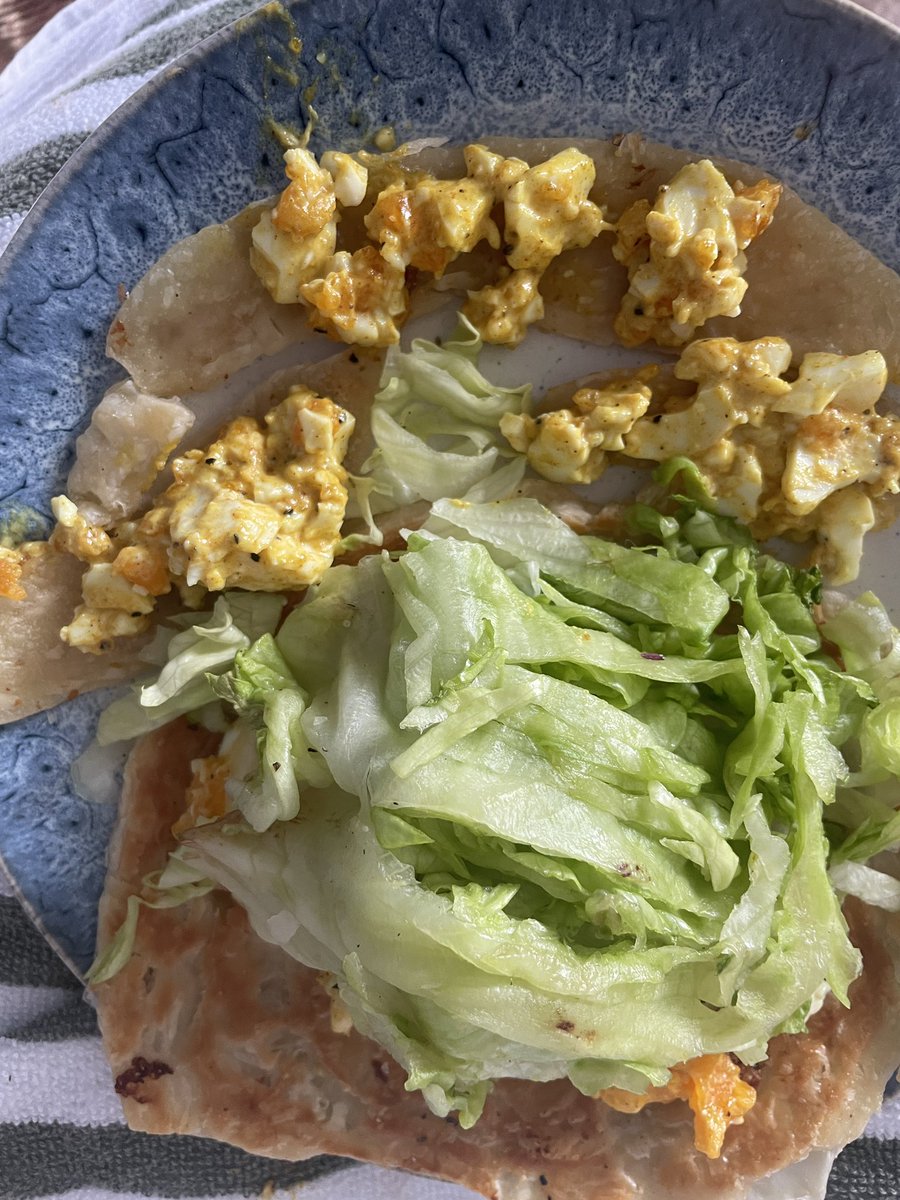 CathCath77's tweet image. Keens curried on plant based Roti s.. and bits that fell off. What s everyone having for the first day  this #SPARKLY ✨ #NEWYEAR .#HNY2026. #Brekkie 🇦🇺