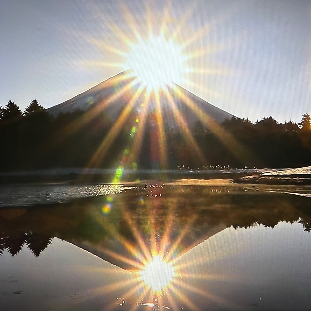 令和元年五月一日の初日の出の写真 令和元年五月一日の初日の出の写真 令和元年五月一日の初日の出の写真