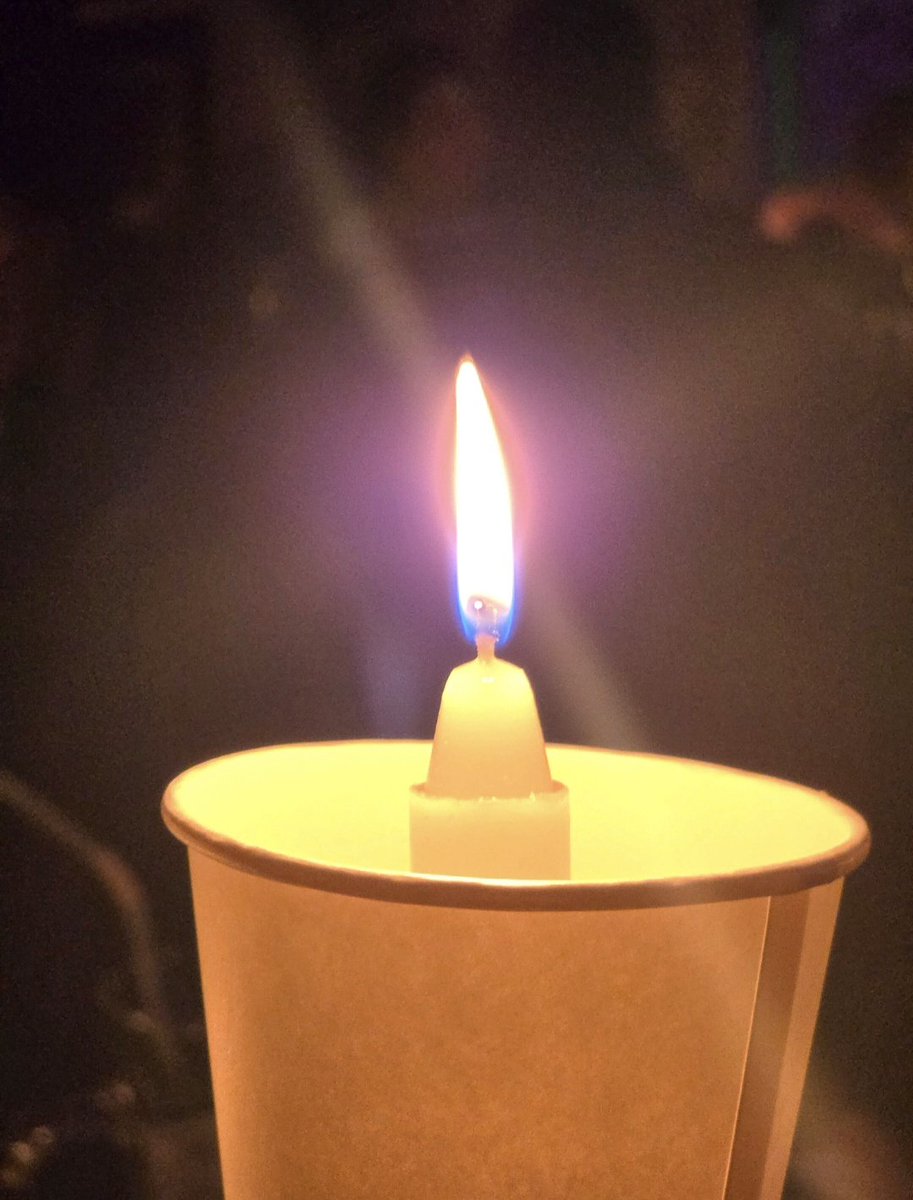 msRobin__'s tweet image. 몽 별명 명찰은 꽤나 매운맛을 각오하고 갔는데 매운맛은 아니나 얼굴이 화끈거려서 패용하고 다닐수가 없었던.. 이것이 고도의 디그레이딩인가 😑 

새해 카운팅 다운과 함께 이하연 계란 한판을 축하 🤣 슴다섯때 처음만난 아가가 벌써 계란 한판이라니..

새해에는 정신차리고 변태짓 줄여야겠다 😭