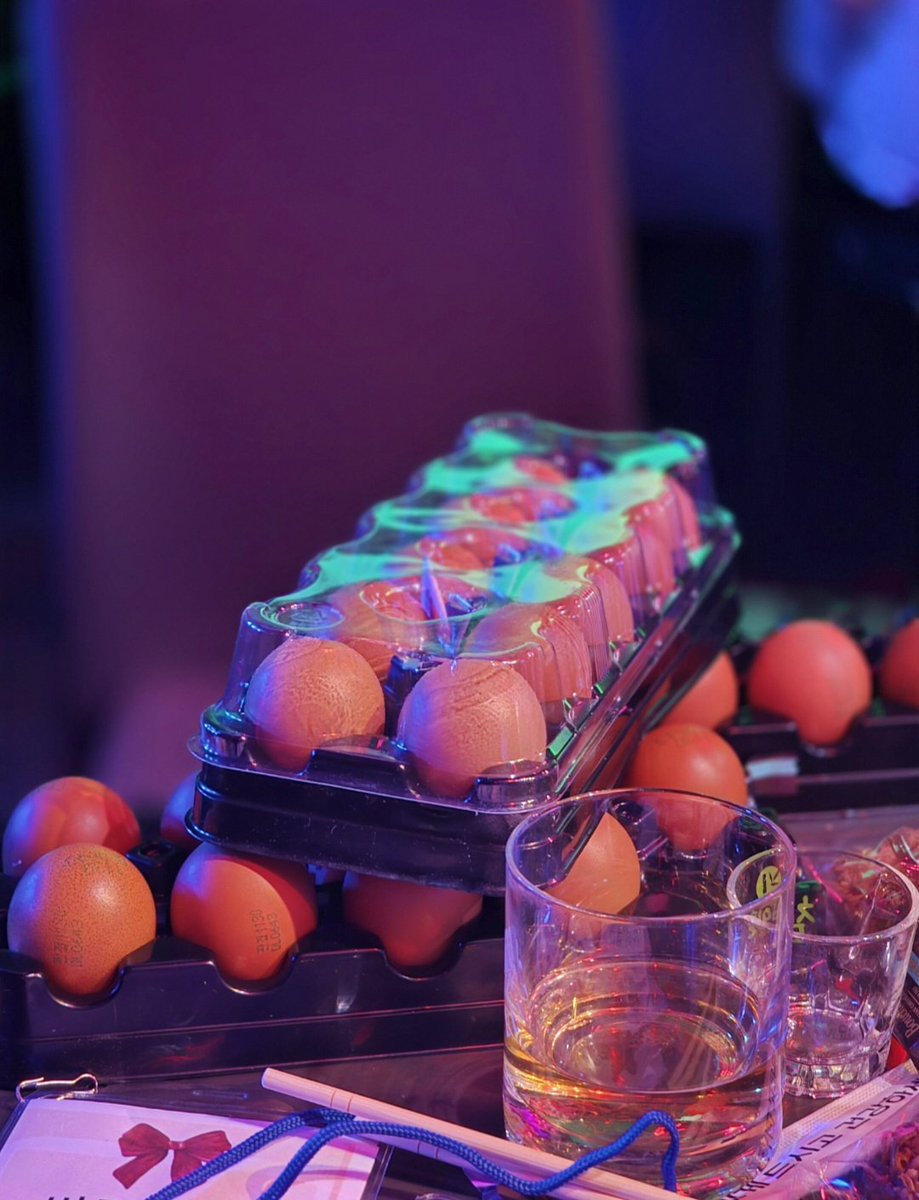 msRobin__'s tweet image. 몽 별명 명찰은 꽤나 매운맛을 각오하고 갔는데 매운맛은 아니나 얼굴이 화끈거려서 패용하고 다닐수가 없었던.. 이것이 고도의 디그레이딩인가 😑 

새해 카운팅 다운과 함께 이하연 계란 한판을 축하 🤣 슴다섯때 처음만난 아가가 벌써 계란 한판이라니..

새해에는 정신차리고 변태짓 줄여야겠다 😭