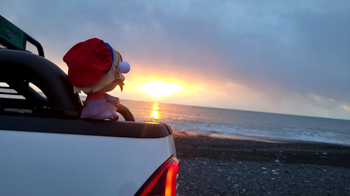az0402off's tweet photo. 明けましておめでとうございます
去年は見れなかった日の出見ることができました！
今年もよろしくお願いします https://t.co/pVgNgfIQG3