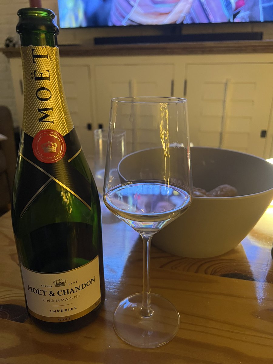 Op een mooi nieuw jaar vol met nieuwe uitdagingen en …wees lief voor elkaar! 😘