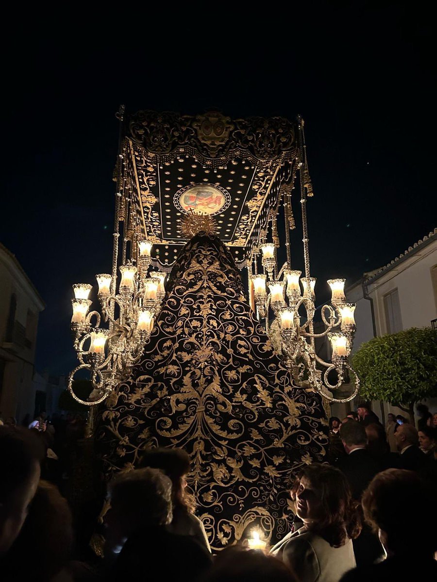 Que nuestros Sagrados Titulares, derramen sobre todos sus hermanos y devotos un año lleno de fe, paz y bendición. 

𝐒𝐢𝐠𝐚𝐦𝐨𝐬 𝐜𝐚𝐦𝐢𝐧𝐚𝐧𝐝𝐨 𝐣𝐮𝐧𝐭𝐨𝐬 𝐛𝐚𝐣𝐨 𝐬𝐮 𝐞𝐭𝐞𝐫𝐧𝐚 𝐦𝐢𝐫𝐚𝐝𝐚