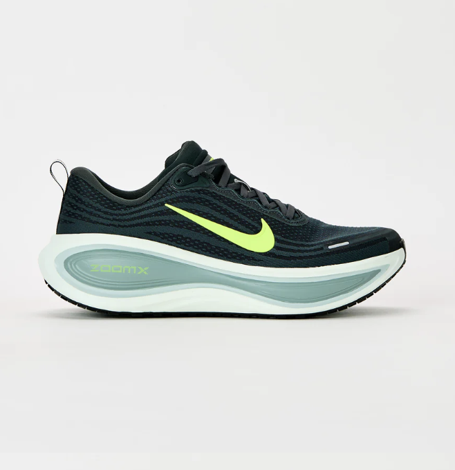 SNKR_TWITR tweet media