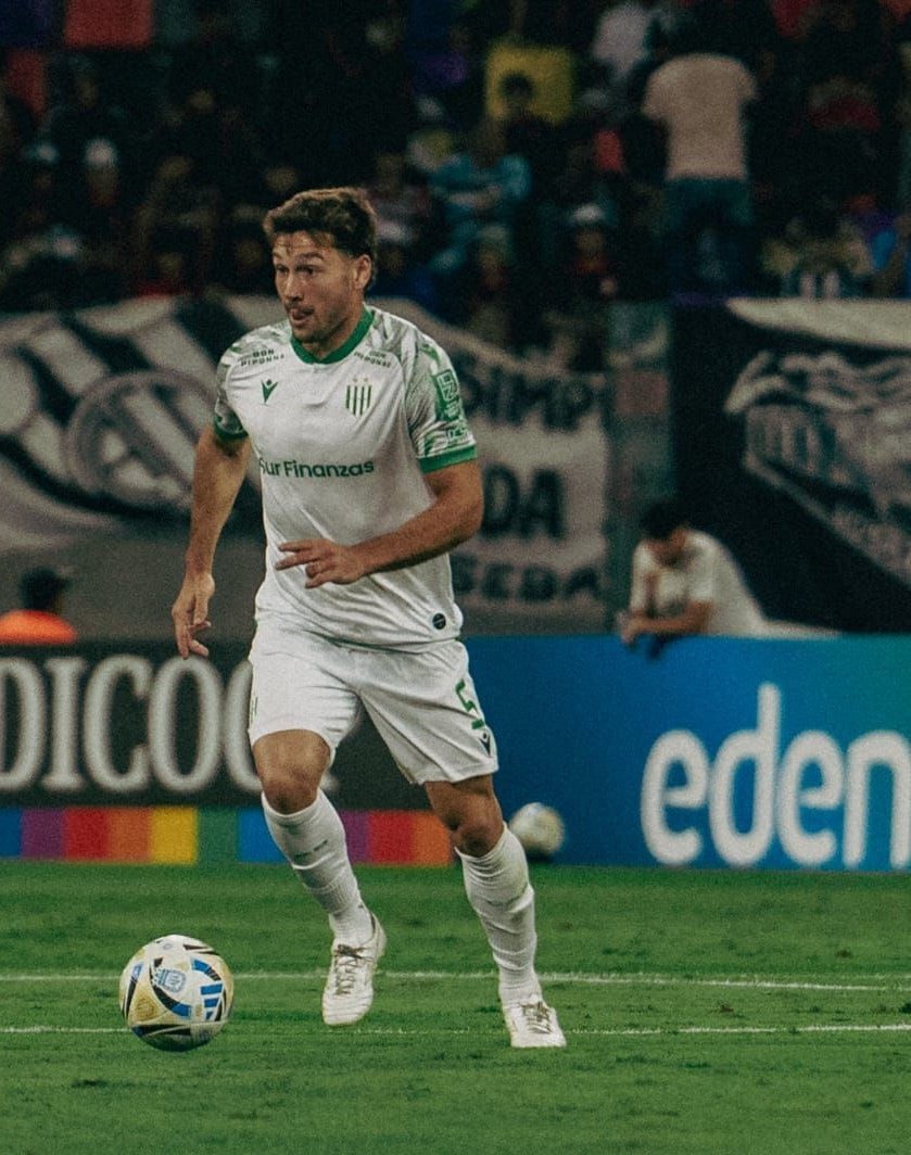 soypedrofacio's tweet image. 🇳🇬 Banfield inscribió a Martín Río y jugará para el Taladro en 2026.

El 5 se queda. Fue uno de los máximos goleadores de la temporada.