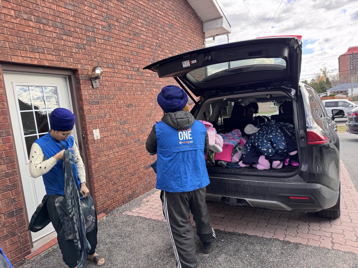 khalsaaidca's tweet photo. Team Sudbury | Khalsa Aid Canada โ๏ธ
As part of the Chote Sahibzade & Mata Gujri Ji Winter Drive, winter jumpsuits and essential supplies were delivered to the Infant Food Bank.
Inspired by sacrifice, driven by seva, serving humanity. ๐
#KhalsaAidCanada #TeamSudbury #ChoteSahibzade #MataGujriJi #WinterDrive #Seva #SarbatDaBhalla