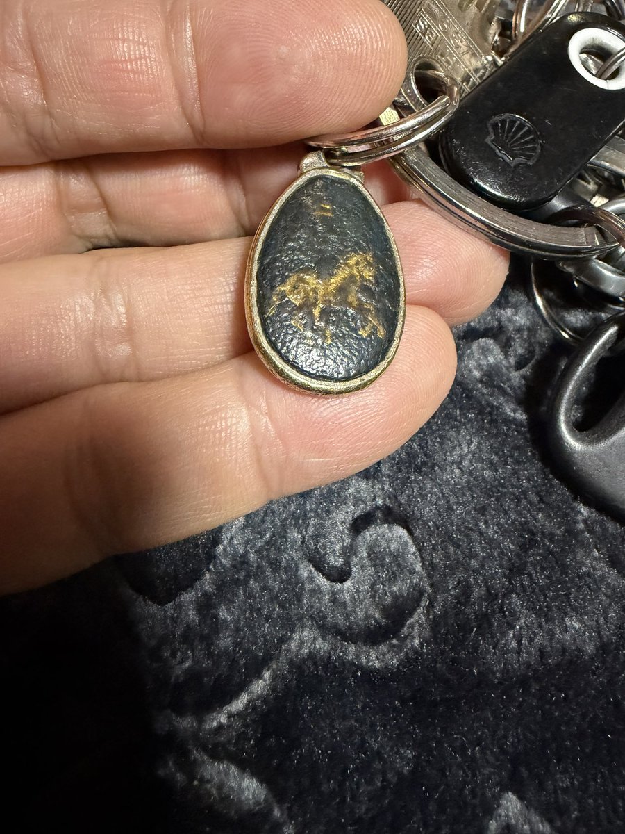 新年明けましておめでとうございます✨

30年くらい前に祖母に買ってもらった午のキーホルダー、ずっとそばにある御守り

今年は年男、更なる飛躍しかない夢と希望に満ちた2026年のスタート✨

今年もよろしくお願い致しますm(__)m