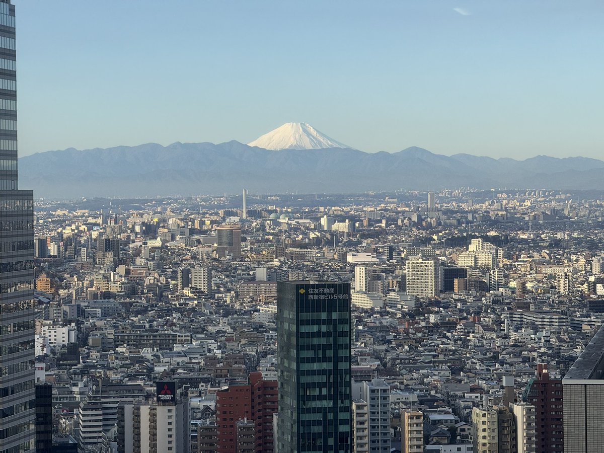 isaomonkey's tweet photo. おはよ
あけおめ
いち早く1/1の会社から見える富士山載せときまーす
むっちゃんなぁくん
2026年父ちゃんは元旦から働いてますよ
皆様今年も気楽によろしくお願いします https://t.co/1X6KawvalX