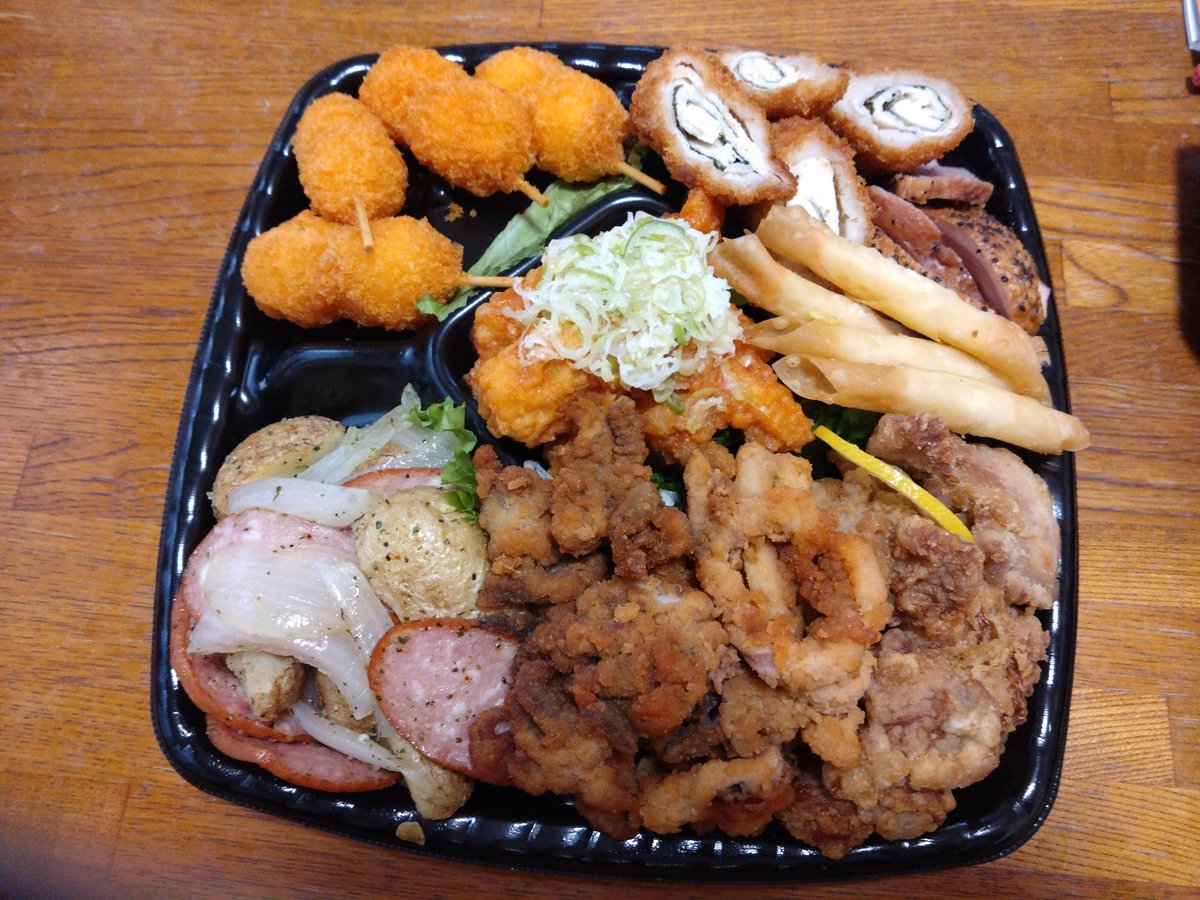 hitotoseruka's tweet image. うちのおせちです(大真面目)