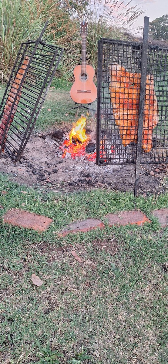 ¡Al gran pueblo argentino SALUD 🍷!!!  ¡Que tengan un gran año!!!