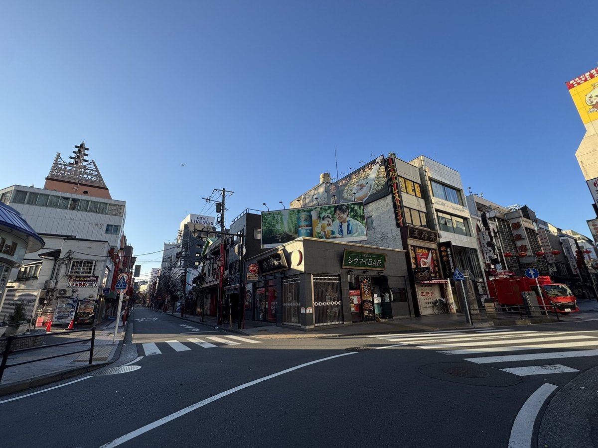 arakihisako's tweet image. 新年あけましておめでとうございます⛩
今年もどうぞよろしくお願い致します🤲
大桟橋で初日の出を拝んだ後、娘達は初詣に行くとの事だったので私は山下公園を散歩し、ひっそりとした中華街を散策し、ローズホテルでモーニング食べて帰ります😊
#ヨコハマ
#ベイブリッジ
#氷川丸
#マリンタワー