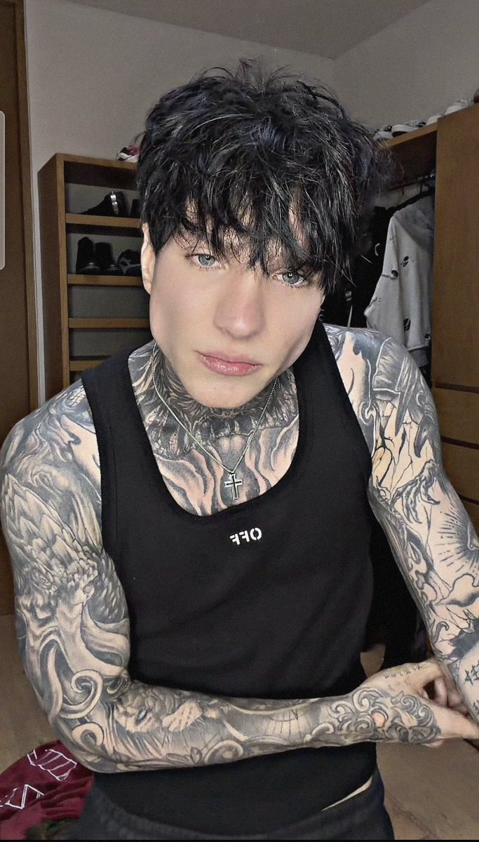 biebericoniic's tweet image. siempre le veo más guapo ,dios no le soporto 🙄😍