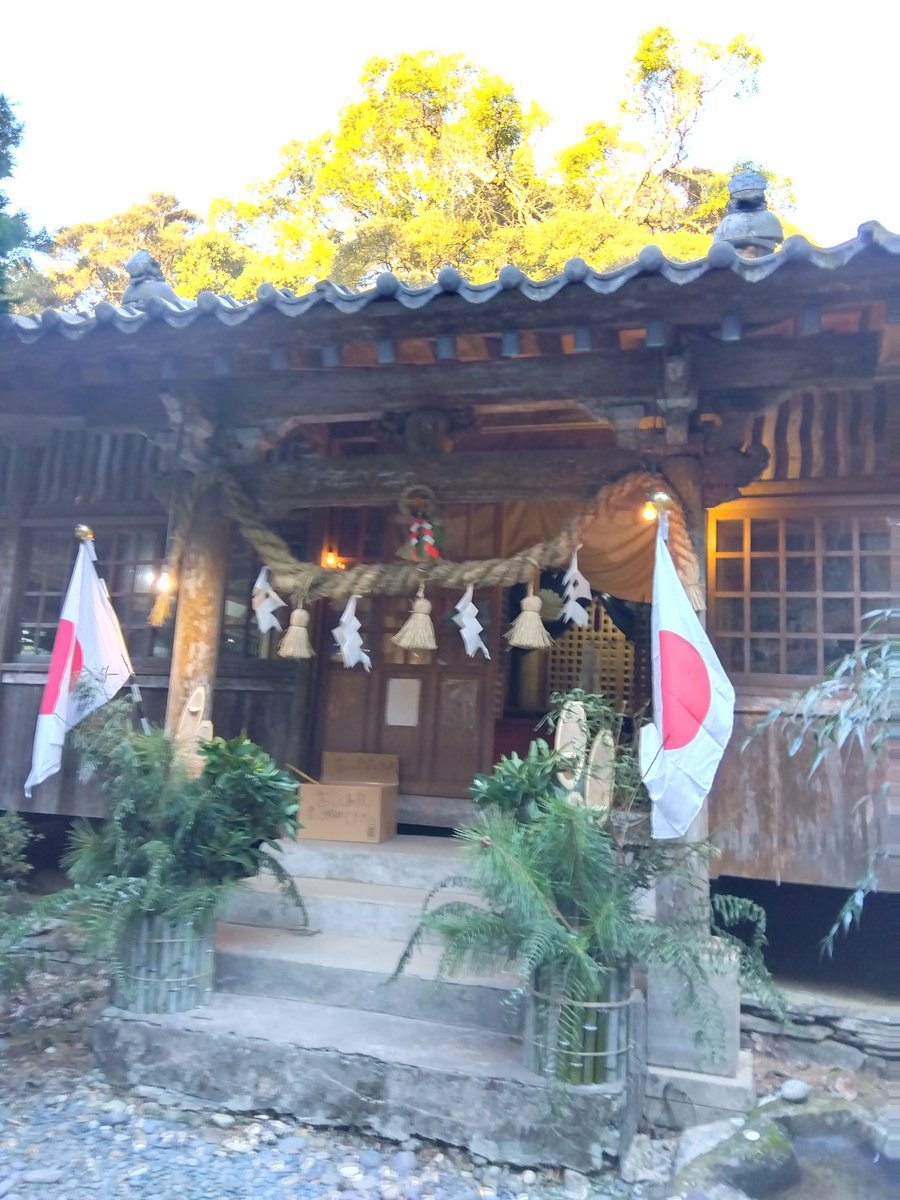 kouhei2708's tweet image. ⛩️新年明けましておめでとうございます。🙇
昨年沢山の方に御世話になりました。
また本年も宜しくお願い致します🙇
 #対馬　#多久頭魂神社　#初詣