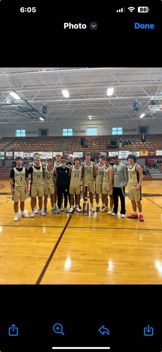 SDTrojansFB's tweet photo. Congrats to Trojan Basketball for bringing home a trophy and going into the New Year 15-3! 

#ThisIsWhy https://t.co/myaPaec6yx