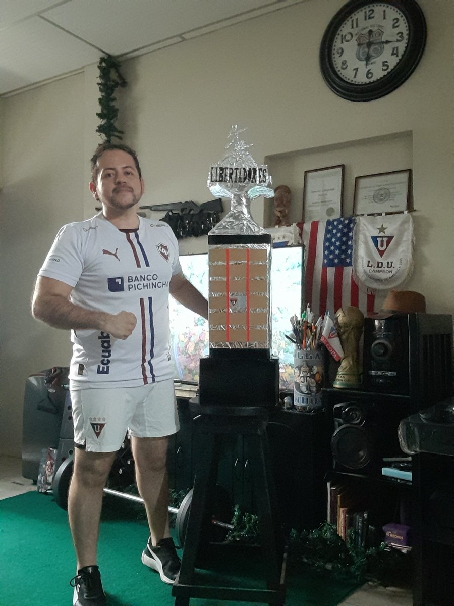 AndyBelrod49653's tweet photo. Happy 2026! Aguante la U! 🥳💪🏻⚽️🇪🇨 @LDU_Oficial @albo75 @albosdelpacifi1 @muerteblanca #NewYearsEve2025 #Guayaquil #Ecuador #monigotes #wednesday #humpday https://t.co/k1ByCV2RwP