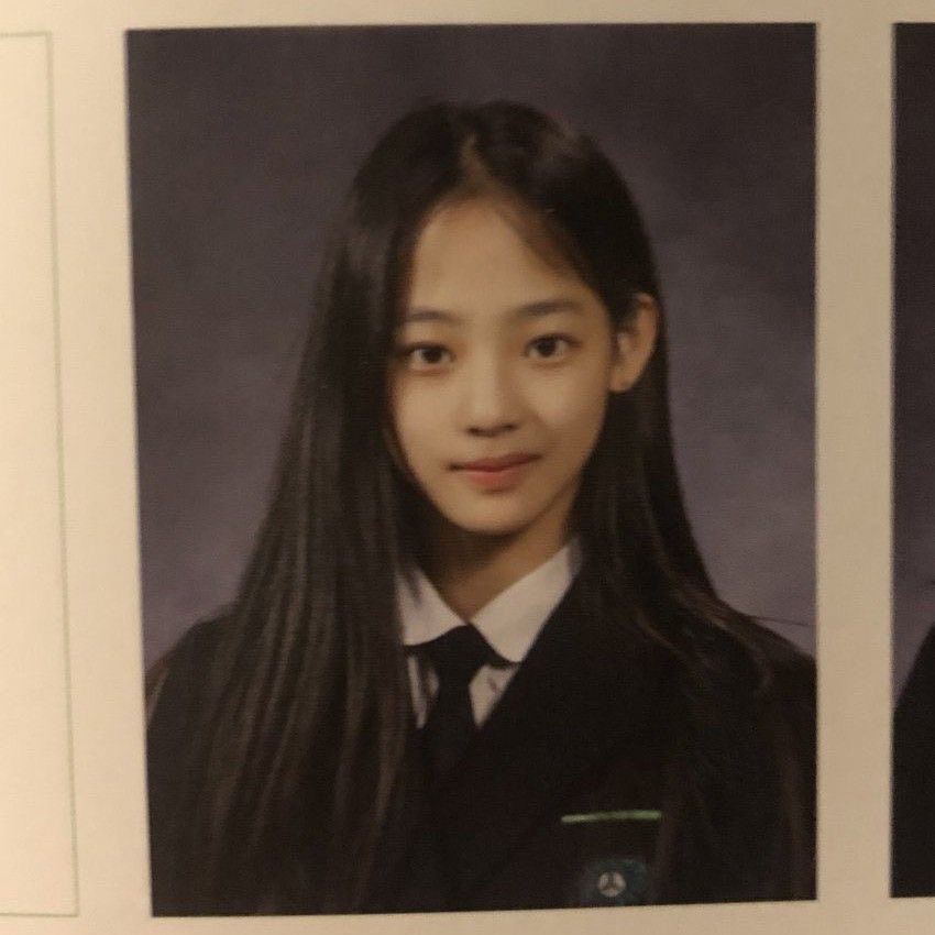brivov2's tweet photo. @sux_xit @pannchoa except.. she looks the same? delete lmfao https://t.co/wvW2EtAGah