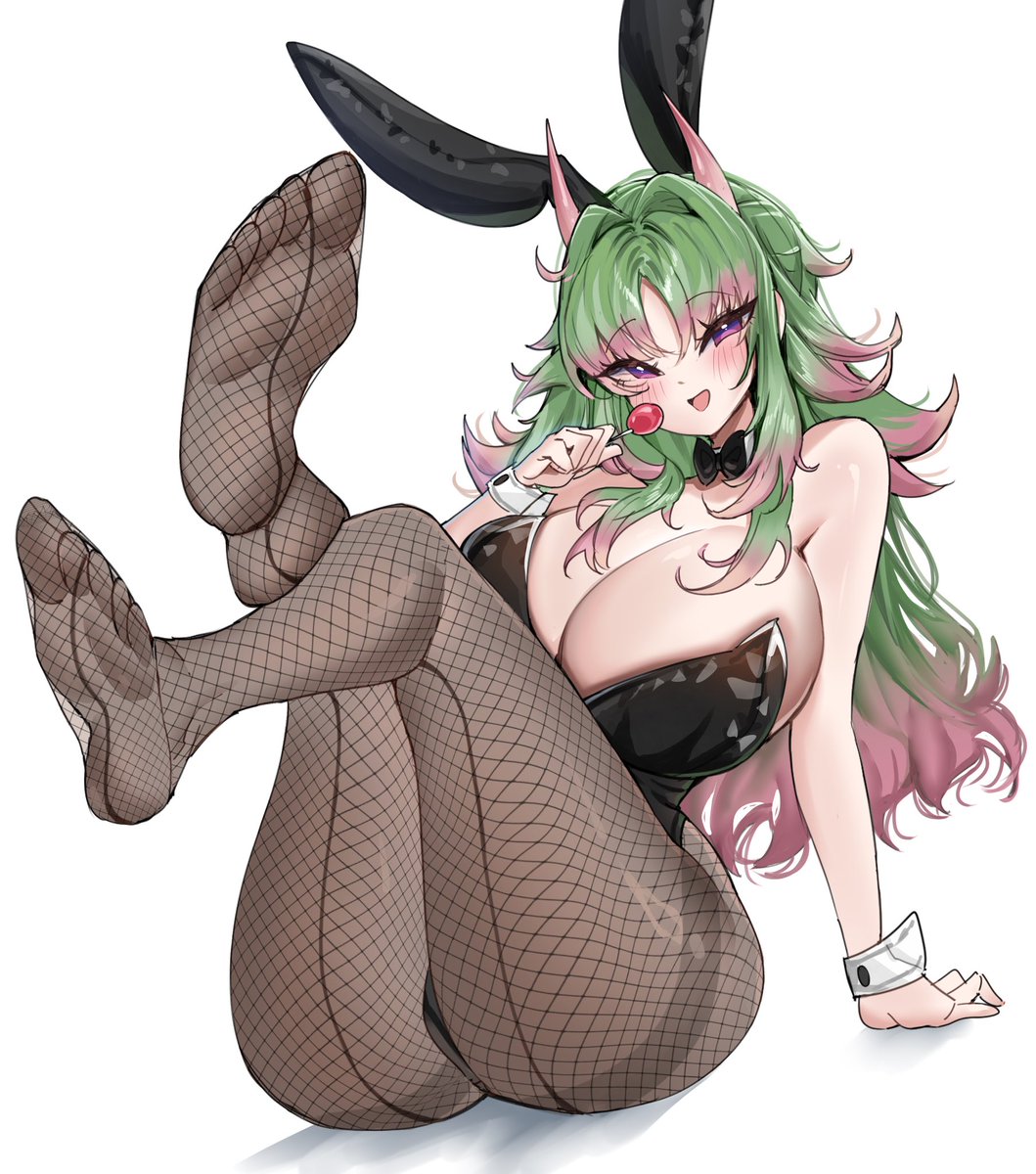 CaptainBeezy's tweet image. Kicking off our last party of 2025 in 15 minutes let’s have some fun and ring in 2026 this NYE together 💚🥂 
@/mssclio