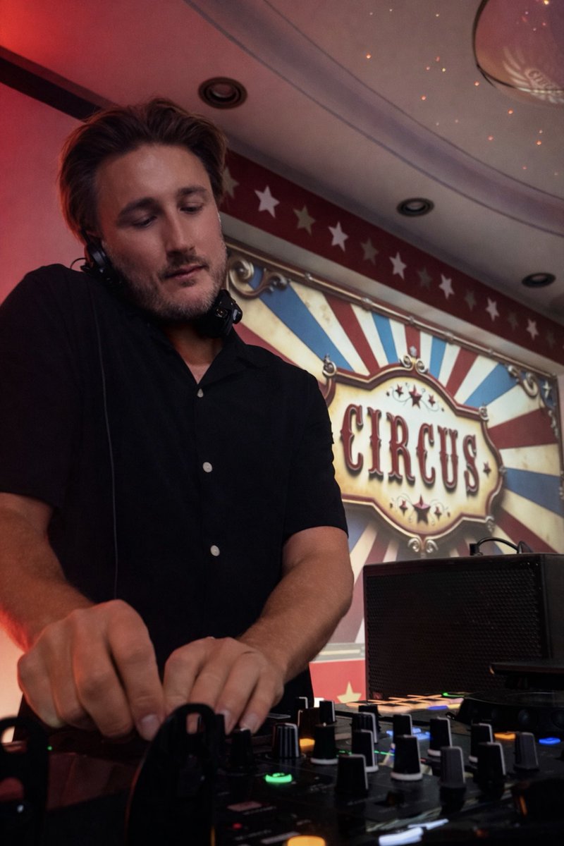 Happy New Year 💥 

Wishing everyone a fantastic and peaceful year ahead ✌️

Step into the ring with curiosity, courage and a little bit of magic, because the best acts are still to come. 🎪 

Here’s to 2026! 🫡 

#NewYearVibes #DJLife #NewYearEnergy #FreshStarts #2026