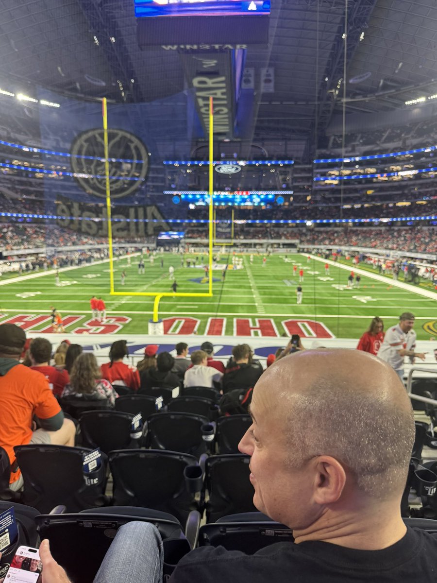 So <a href="/MichaelRyanRuiz/">Mike Ryan (Ruiz) 🙌🏽</a> turned me into a Miami this yr so since they in town I mights as well show up