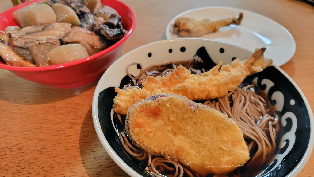 年越しそば&amp;ブリ大根
載せるの忘れてた。
あけましておめでとうございます。