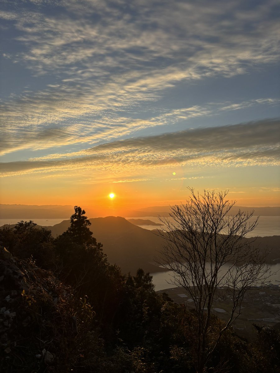 ImRimy_2's tweet photo. 初日の出行ってきた〜！
今年もよろしくお願いします😊

 #初日の出 https://t.co/3lGKwUJg1s