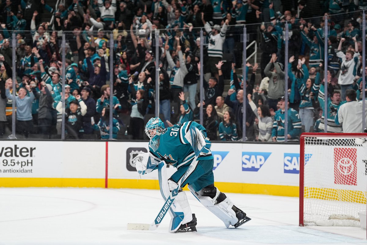 SanJoseSharks's tweet photo. Go get those hugs, Asky! https://t.co/eguoKp8bGi