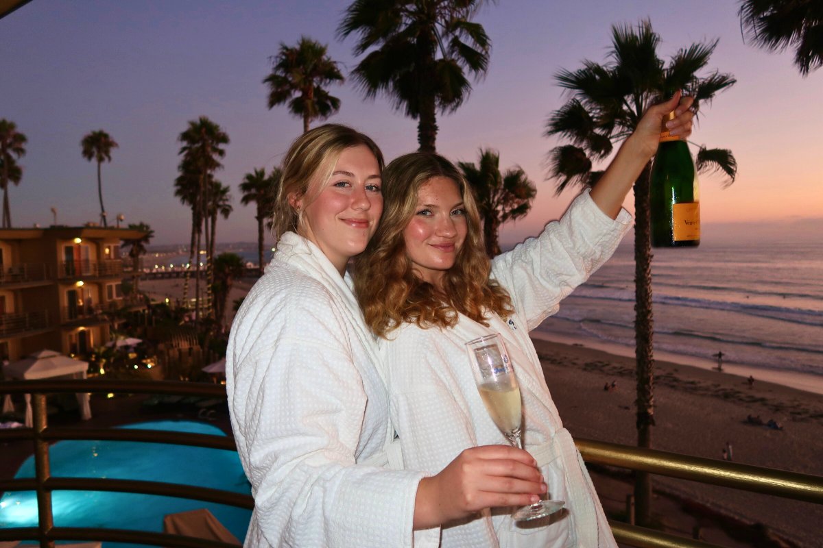 Pacific Terrace Hotel tweet media