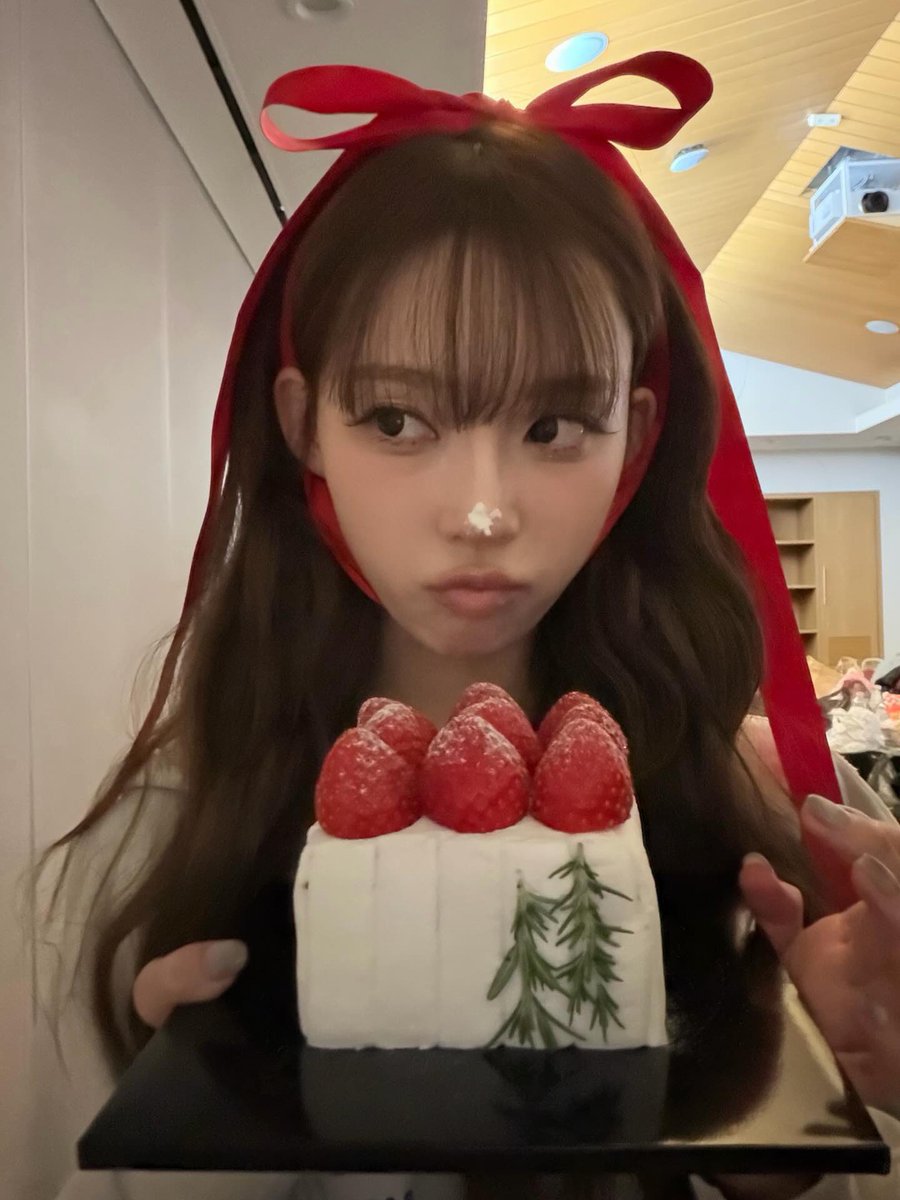 wntrult's tweet image. aespa WINTER in new pictures for her 25th birthday.