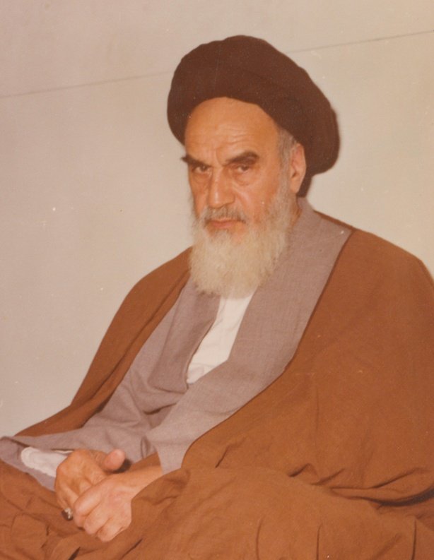 نسلی که تو را ندید و به قبرت رید