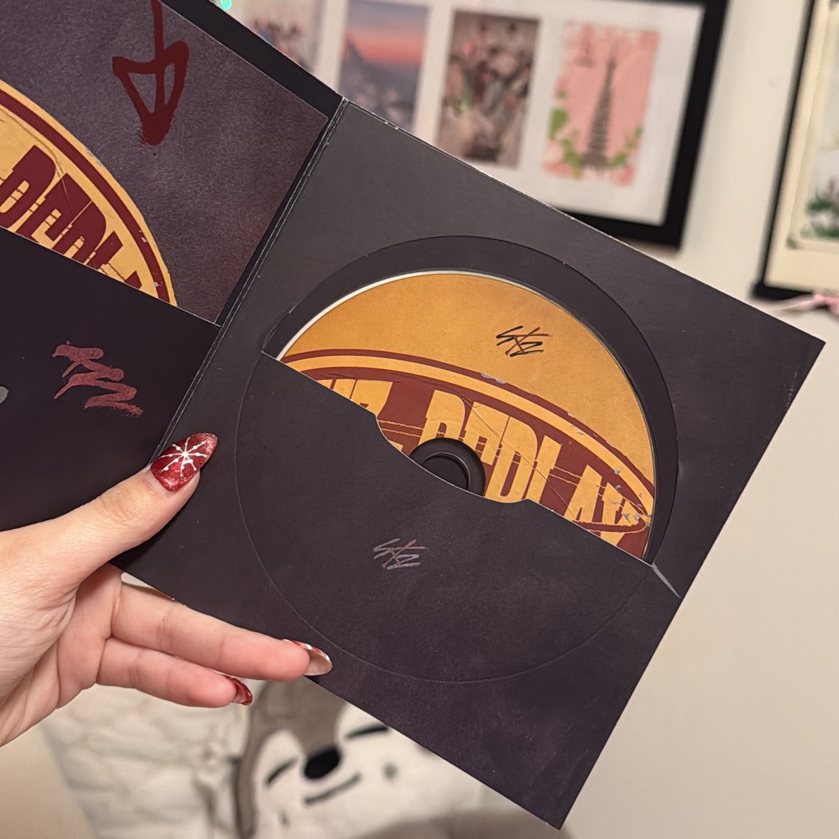 wlfiechans's tweet image. i hold an ancient relic