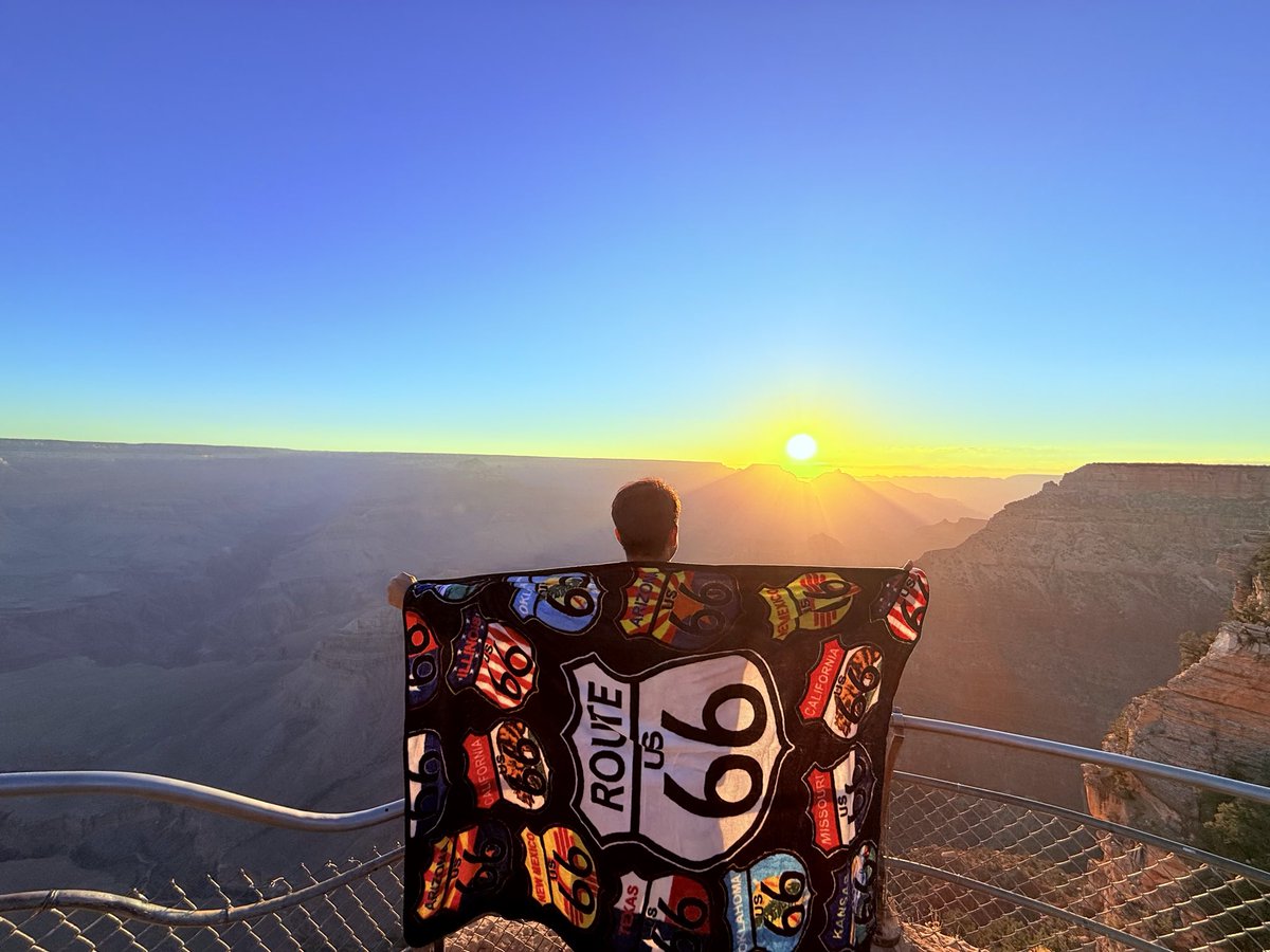 shuhei_37's tweet photo. Happy new year 😁
皆さん、本年もよろしくお願い致します🙇

New year. 
New goals. 
One step at a time.

#happynewyear 
#grandcanyon 
#matherpoint 
#horseshoebend 
#福田秀平 https://t.co/WrJzNHNQal