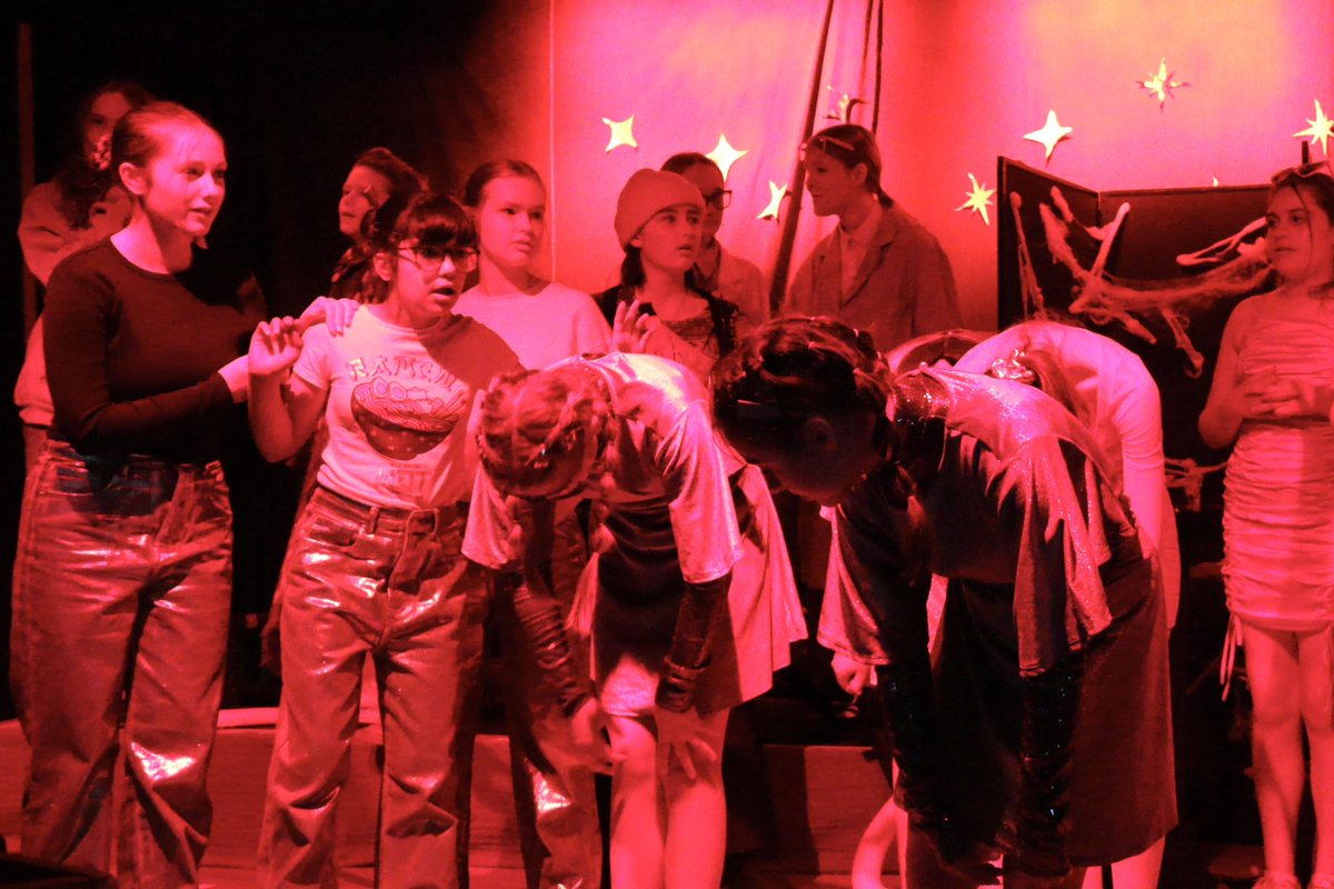 What an AMAZING year 2025 has been for Miniver Academy 🧡🎭

Our talented students put on four fantastic shows this year including Robin Hood, King Arthur, Space Trekking, and Waste of Space 💫