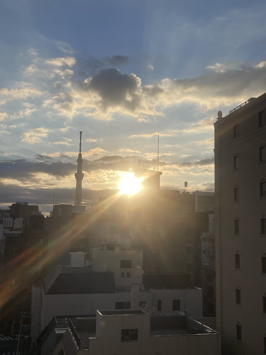 新年、明けましておめでとうございます🎍
本年も宜しくお願い致します✨🌅

#Rubysue
冨家ノリマサ
森岡豊
近江谷太朗
平野貴大
福澤重文
大串有希
松延知明
櫻井勝成
森山祥伍
高田賢一
宮本大誠
ミスターちん