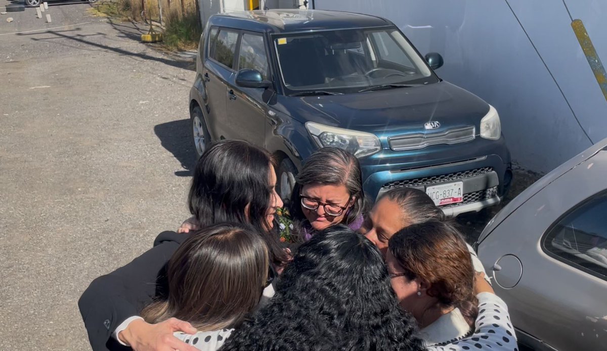 Aunque el camino no fue fácil, lo recorrimos convencidas de que desde la colectividad, arropando a la familia, podíamos llegar a este día: #JusticiaParaCeciliaMonzón.
Muchas veces intentaron infundirnos miedo, pero el miedo se convirtió en un grito fuerte de justicia. 🌻