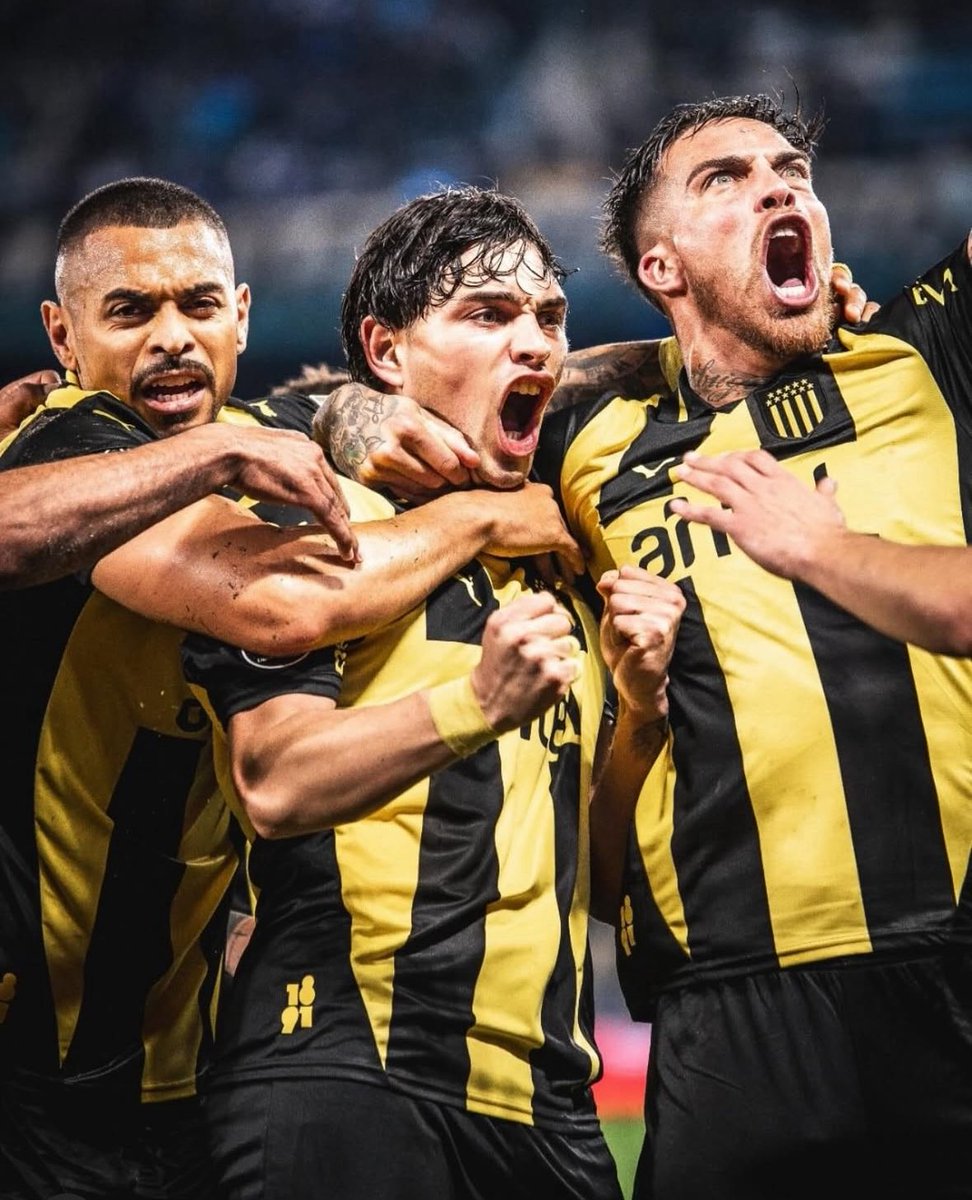 Se termina un año más, pero muy especial para mí. Un año de aprendizaje, muchas experiencias y crecimiento, dentro y fuera de la cancha. Agradecimiento a mi familia y a los que formaron parte.

Ha sido y siempre será un placer defender estos colores.

Feliz Año! 🙌✨