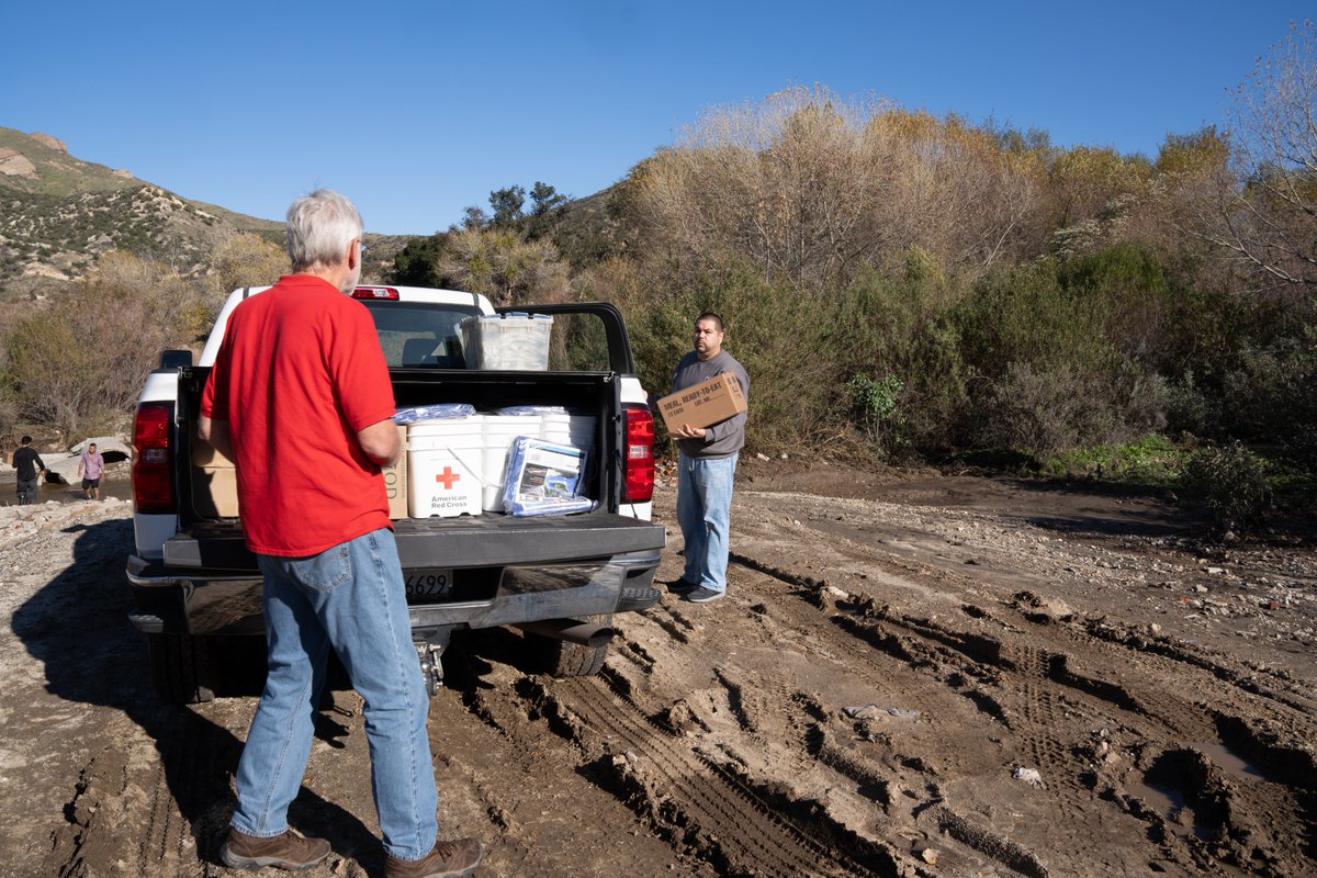 RedCrossLA's tweet image. While many celebrated the holidays, Red Cross volunteers worked to help communities hit by flooding from the atmospheric river. Another storm is coming—prepare now: redcross.org/get-help

Thanks @LAFoodBank &amp;amp; @LACity for MREs for clients. 

#FloodResponse #HopeInAction