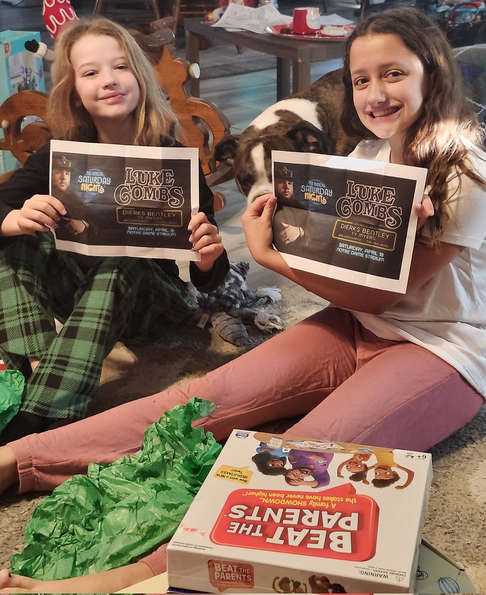RayTRobinson's tweet photo. @lukecombs these 2 ladies are excited for their GA pit tickets April 18th in Notre Dame,they got for christmas. Making a 4hour drive for it! https://t.co/3G6BBd7KUh