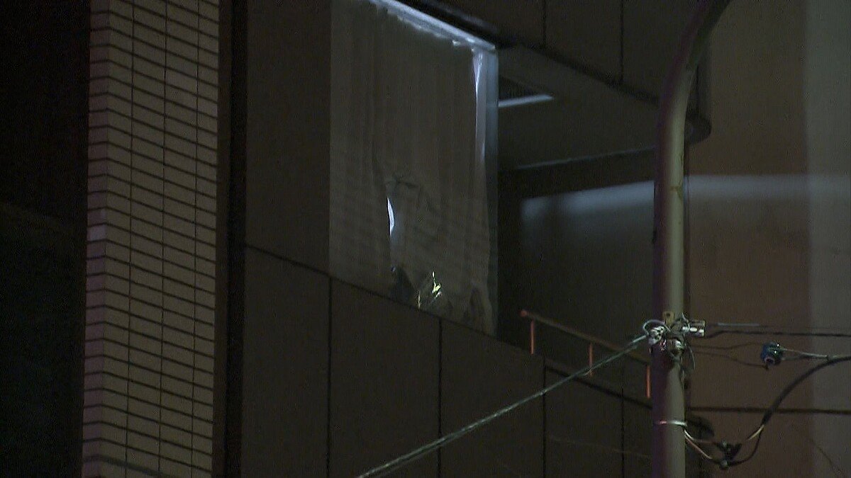 【男3人逃走】被害額3000万円相当、大晦日の池袋でトレカ強盗
news.livedoor.com/article/detail…

客を装って入店した男3人のうち1人がショーケースをハンマーのようなものでたたき割り、止めに入ろうとした従業員を残る2人が制止。3人はポケモンカードなど十数枚、約3000万円相当を奪って逃走したという。