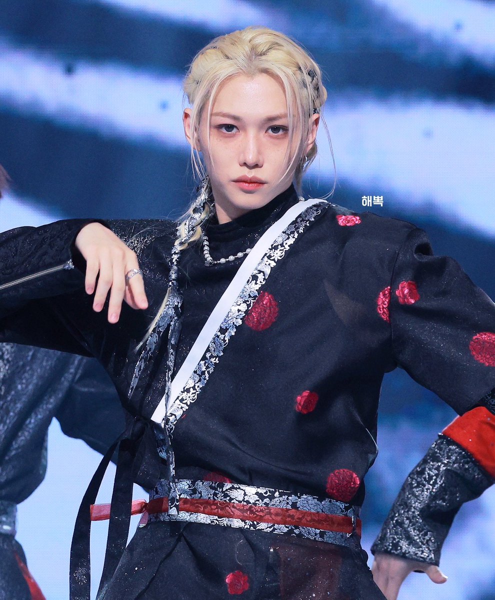 HAEBBOK915's tweet photo. 20251231  가요대제전

#straykids #felix #필릭스 
 #용복  #フィリックス https://t.co/t326sO0NFc