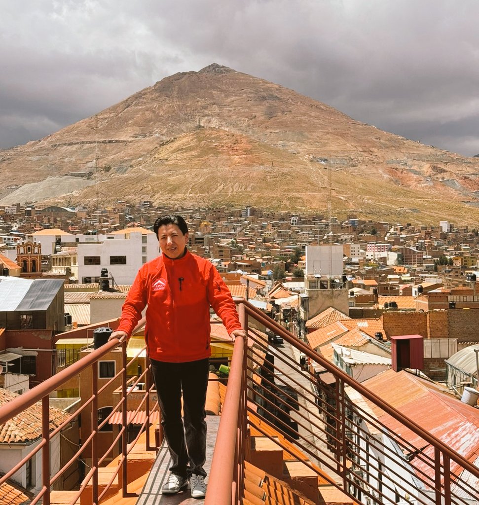 Desde mi querido Potosí les mando un fuerte abrazo y les deseo un Feliz Año Nuevo 🌟. Que este 2026 sean de grandes alegrías y triunfos para  felicidad de todos nosotros y nuestros seres queridos 💕. ¡Muchas bendiciones!