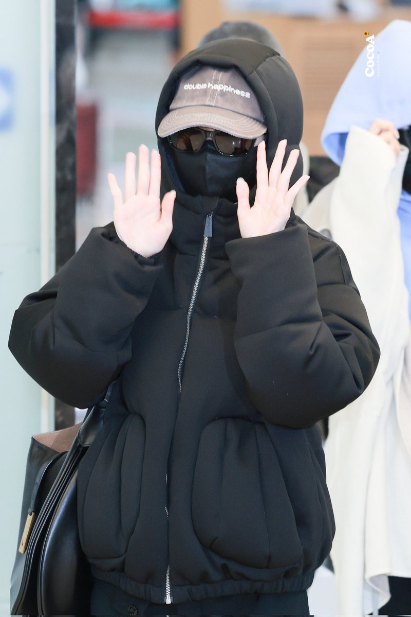 archivedwinter's tweet image. stay warm and enjoy your birthday minjeong